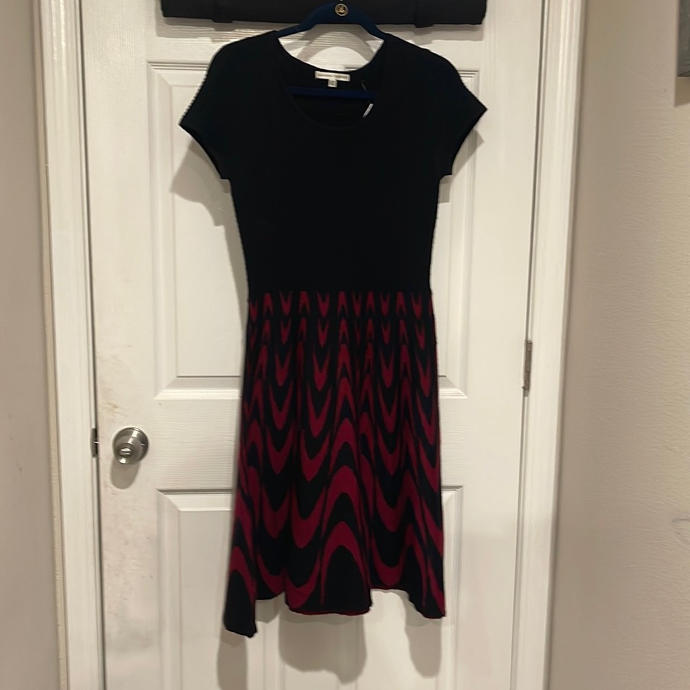 Black and red shirt sleeve dress with an ombré red pattern.